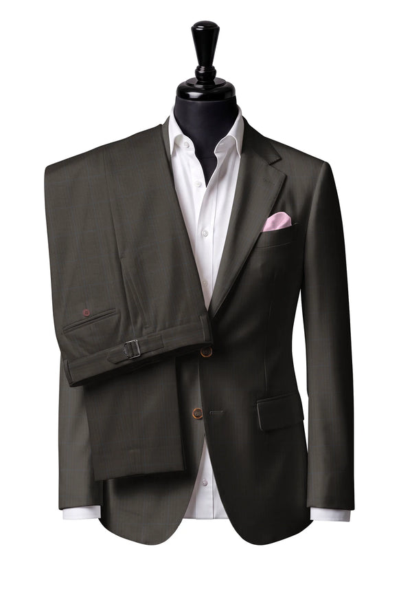 Two-button notch-lapel jacket with straight flap pockets. Trousers with side adjusters.